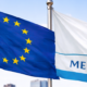 Banderas de la Unión Europea y Mercosur para ilustrar el acuerdo UE Mercosur